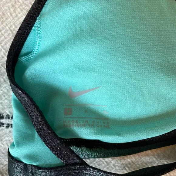 Nike Run wear Top | Women's Small - Picture 3 of 3